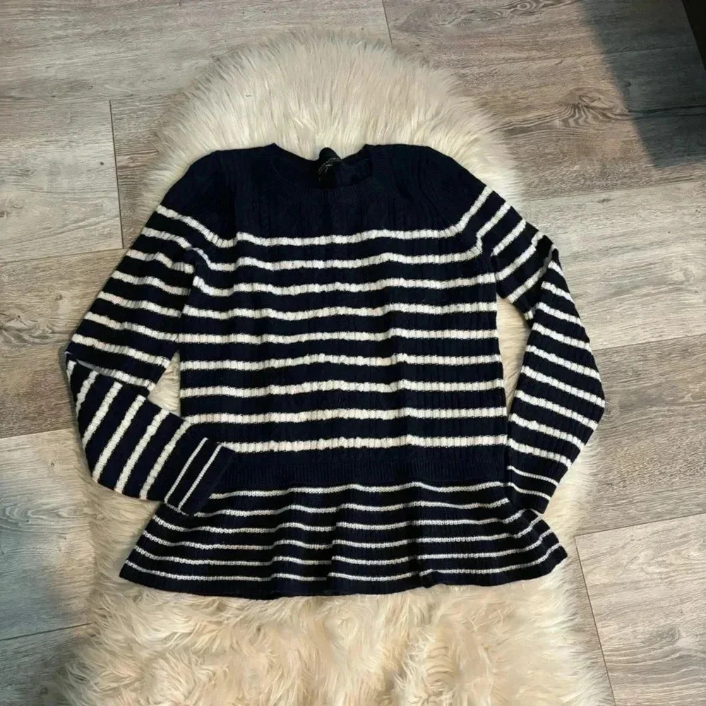Banana Republic ITALIAN SUPERLOFT CABLE PEPLUM CREW navy blue striped sweater m - Picture 4 of 8
